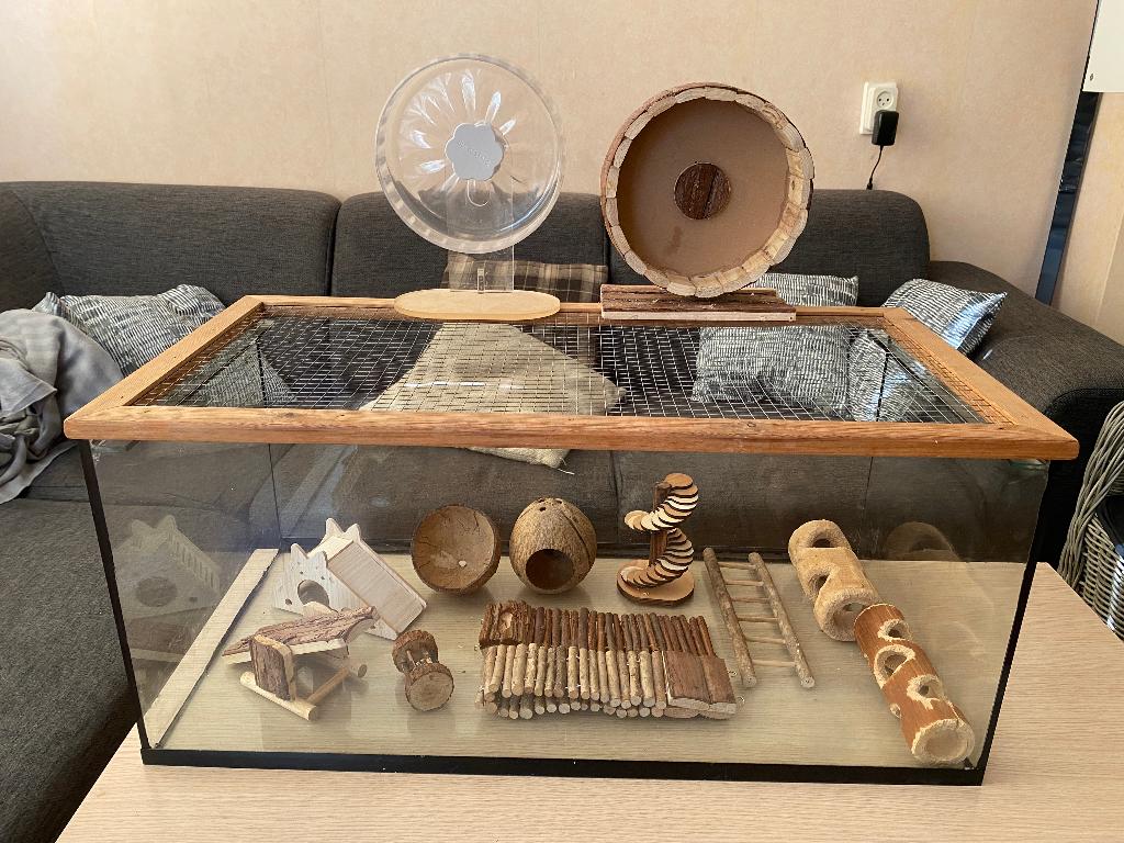Hamsterkooi - Terrarium + Hamsterspullen - 80L x 40B x 35H, Dieren en Toebehoren, Knaagdieren en Konijnen | Hokken en Kooien, Kooi