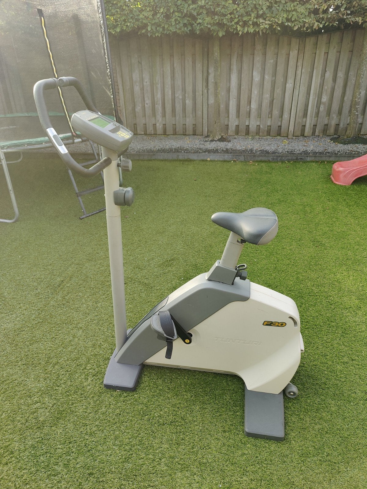 Tunturi F30 Hometrainer, Ophalen, Zo goed als nieuw, Metaal, Benen