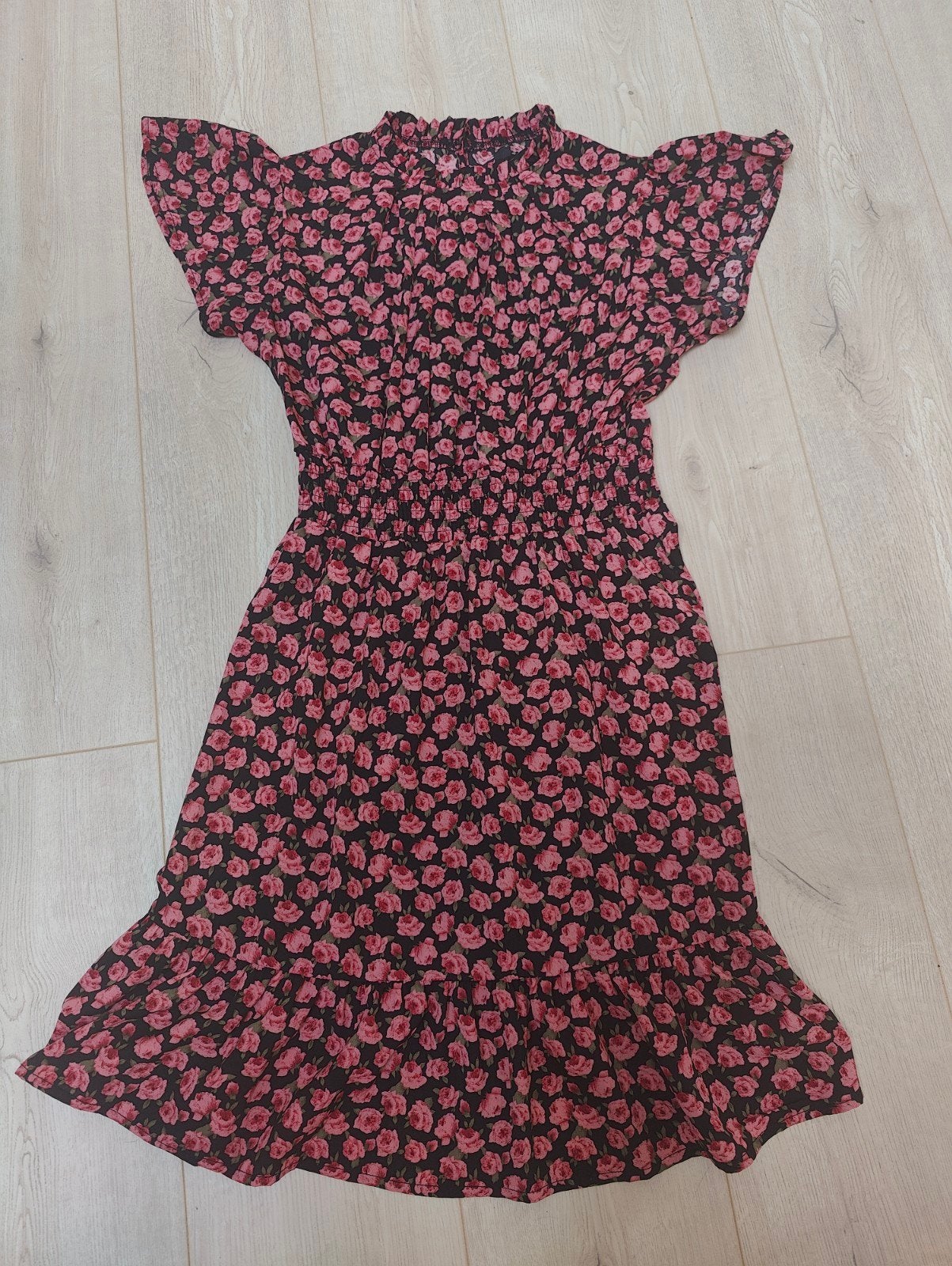Zwart jurkje met roze bloemenprint maat s/m, Kleding | Dames, Jurken, Zwart, Ophalen of Verzenden, Gedragen, Boven de knie