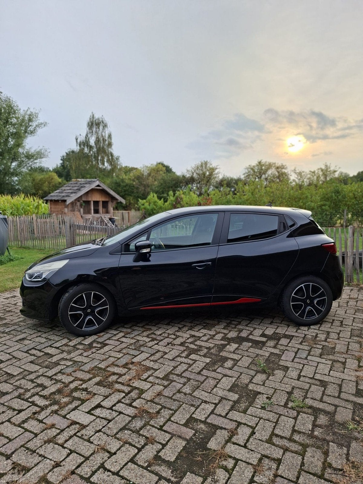 Renault Clio Energy TCe 90pk S&S Eco2 2013 Zwart, Auto's, Voorwielaandrijving, 898 cc, 40 €/maand, 540 kg