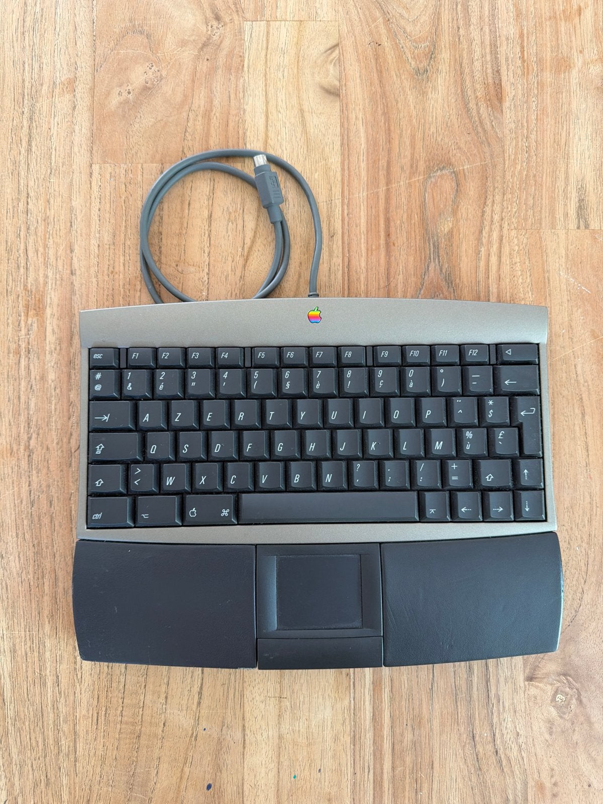 Apple Twentieth Anniversary Macintosh Toetsenbord M3459, Computers en Software, Toetsenborden, Ophalen, Azerty, Gebruikt, Bedraad