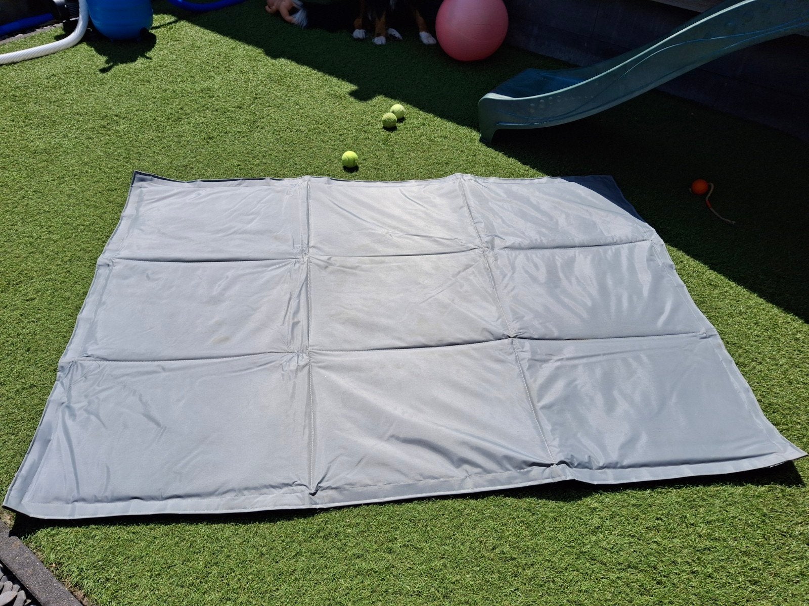 Speelkleed voor binnen of buiten, Ophalen