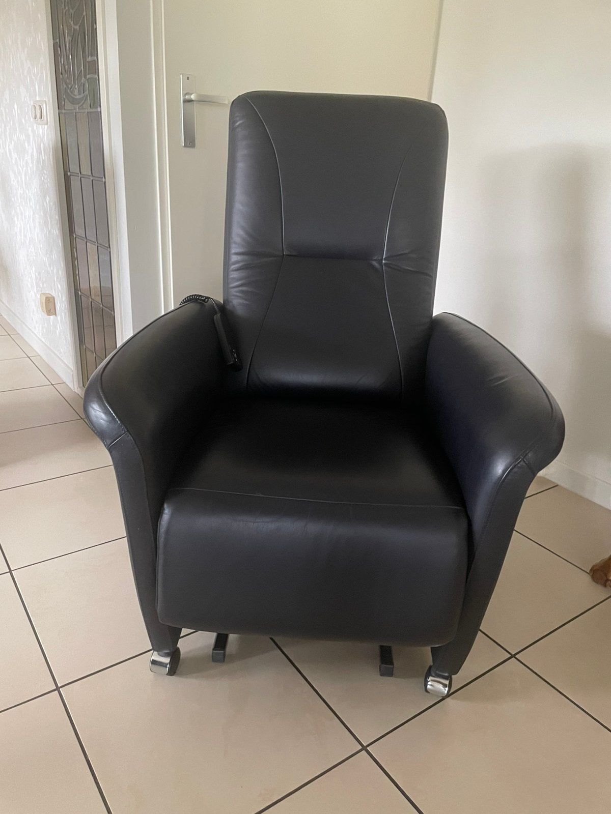 Mooie ‘sta op - relax’ fauteuil, Ophalen, Gebruikt, 50 tot 75 cm, Leer