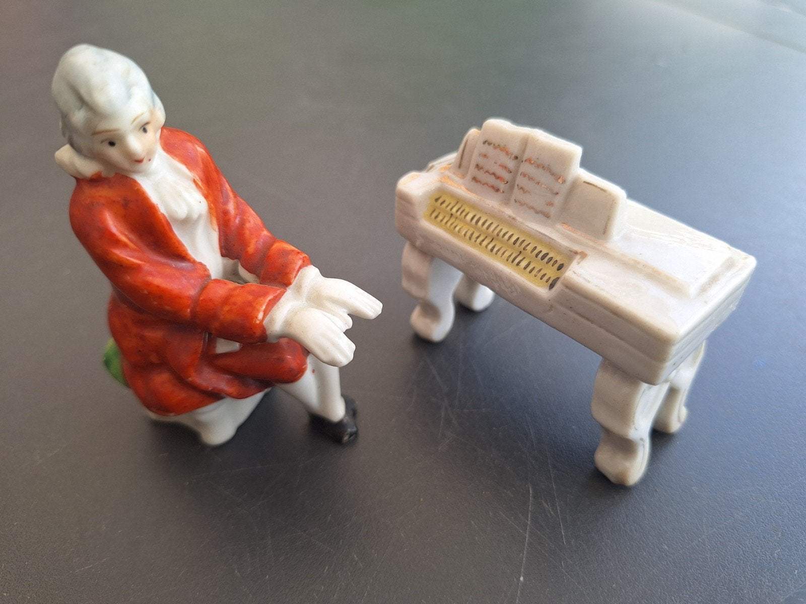 Vintage Porseleinen Beeldje: Mozart aan de Piano., Ophalen of Verzenden