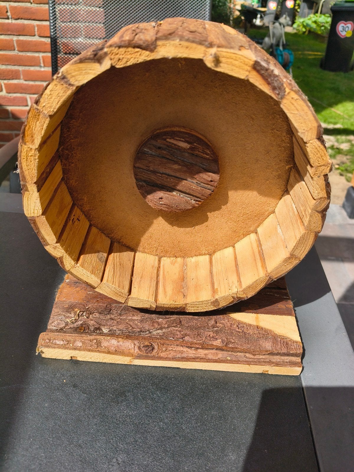 Twee houten hamsterwielen. Geschikt voor dwerghamster., Ophalen