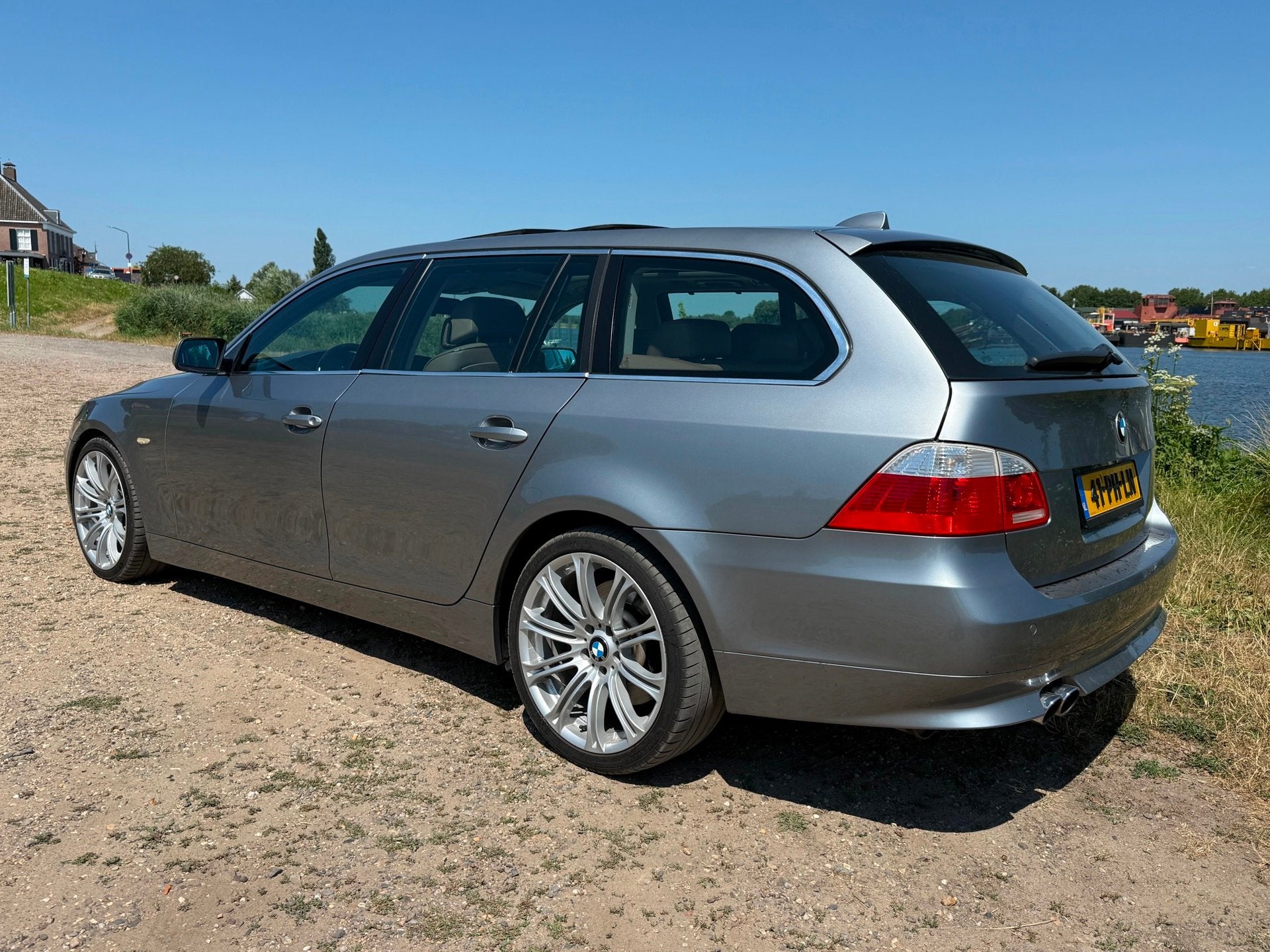 BMW 5-serie Touring 545i Uniek ! Enigste in NL 6-Bak NL-Gele, Auto's, BMW, Achterwielaandrijving, Gebruikt, 8 cilinders, 2000 kg
