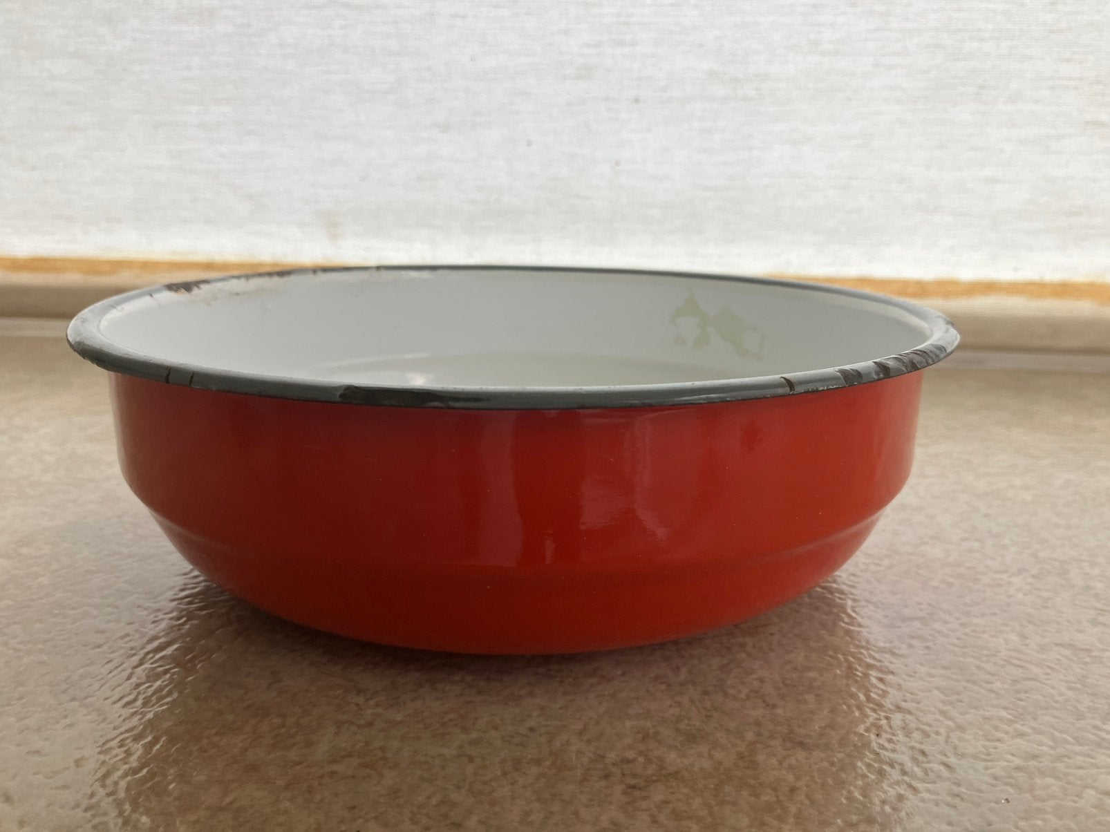 Vintage Geëmailleerde Schaal – Retro Rood / Witte binnenkant, Ophalen of Verzenden