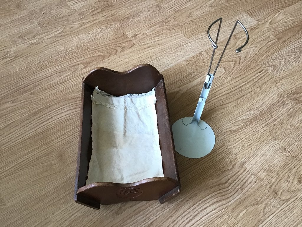 Houten poppenbedje, Antiek en Kunst, Verzenden
