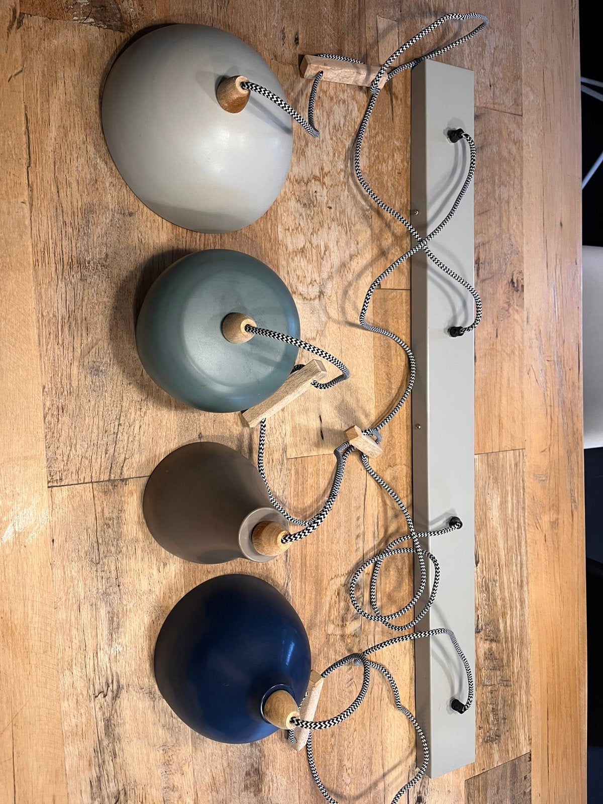 Creatieve hanglamp met 4 unieke kappen. Een echte blikvanger, Ophalen, Zo goed als nieuw