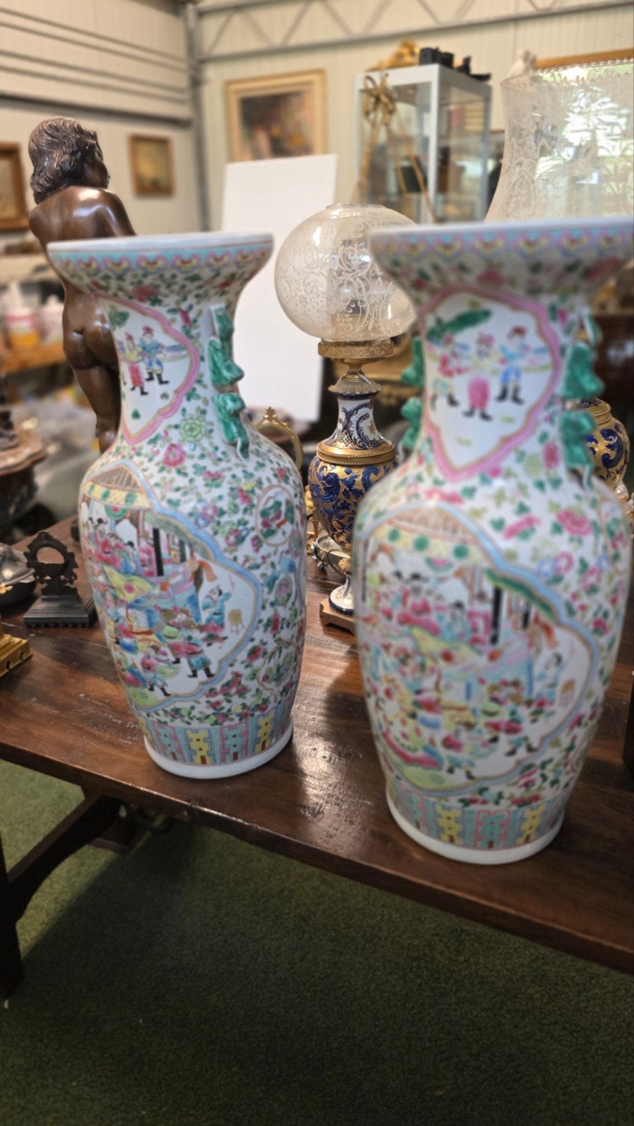 twee grote antieke Chinese famille rose vazen, Antiek en Kunst, Ophalen