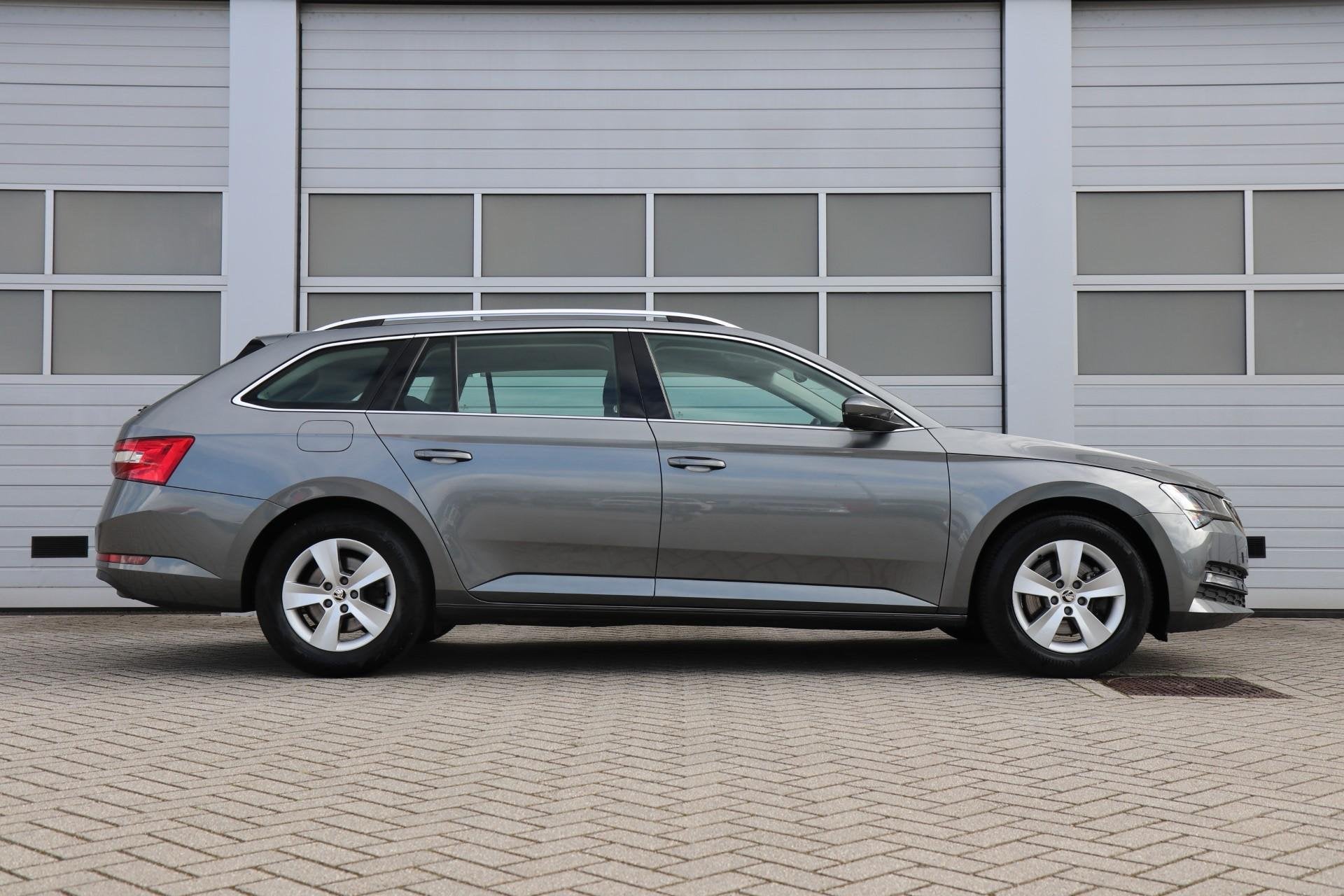 Skoda Superb Combi 1.5 TSI 150pk DSG Business Edition | Navi, Auto's, Skoda, 12 maanden, Stof, 4 cilinders, Origineel Nederlands