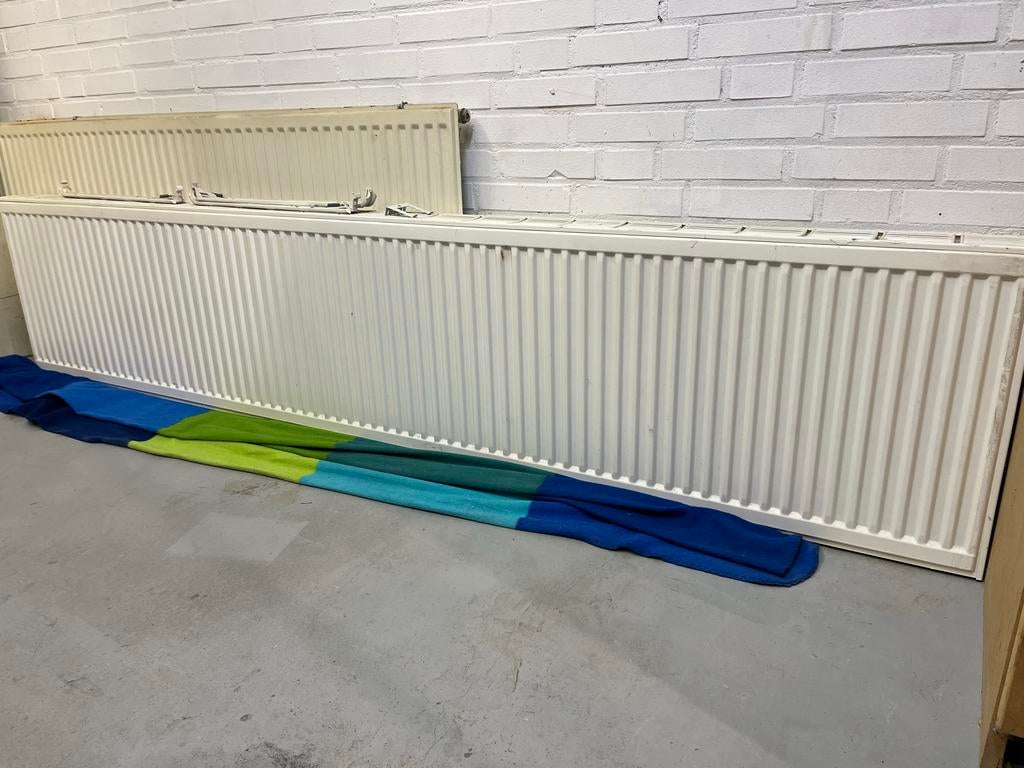 Dubbele radiator. 240 x 50 x 10 cm, 30 tot 80 cm, Gebruikt, Radiator, 150 cm of meer
