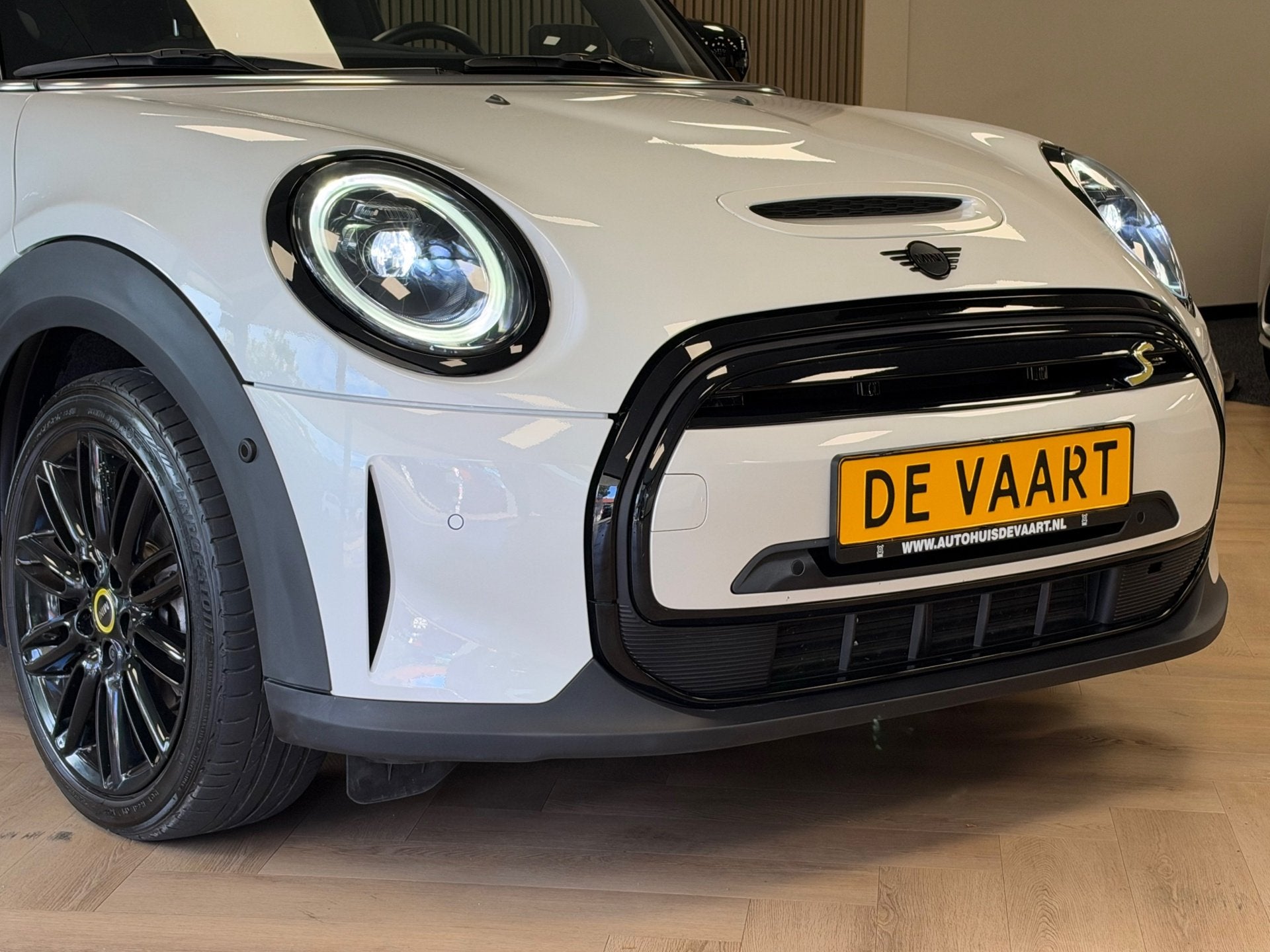 Mini Electric Mini Cooper SE Yours 33 kWh 98% SOH PANO NAVI, Auto's, Dealer onderhouden, Gebruikt, Zwart, 33 kWh