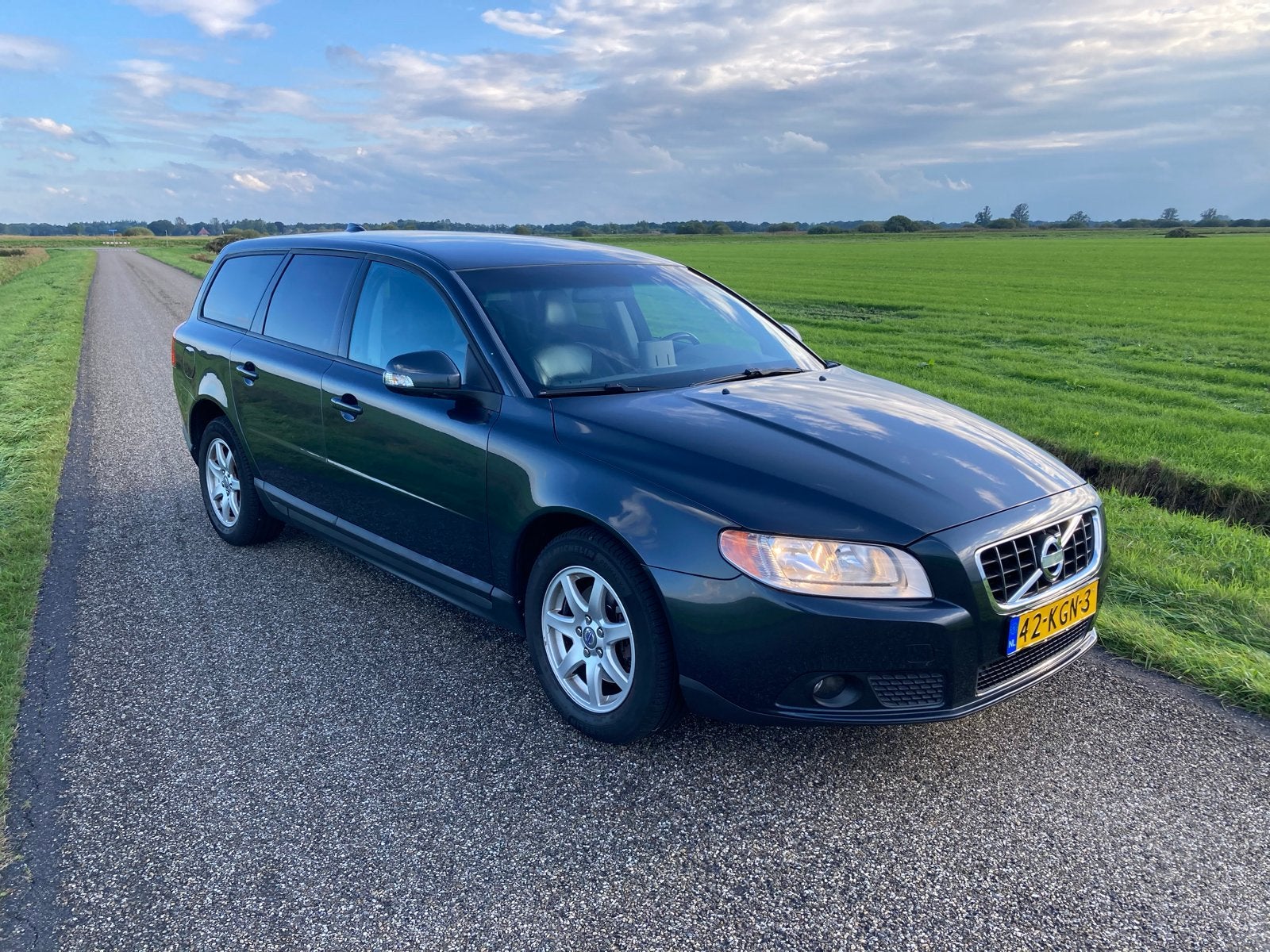 Volvo V70 2.0 2009 Grijs, Voorwielaandrijving, 145 pk, Zwart, 4 cilinders