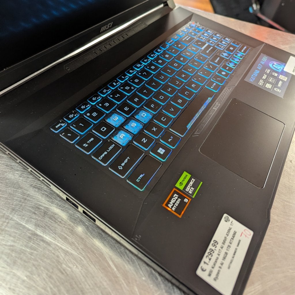 MSI Katana A17 AI B8VF-835NL 17" Ryzen 9 AI 16GB 1TB RTX4060, MSI, Zo goed als nieuw, Support@msi.com, No. 69, Lide St., Zhonghe Dist.
New Taipei City 235
Taiwan