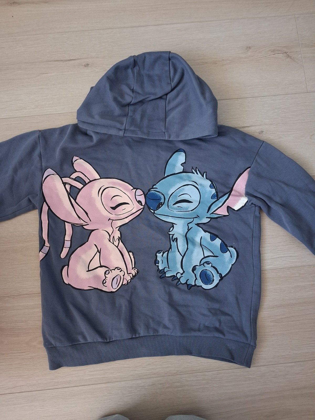 Stitch trui, Ophalen