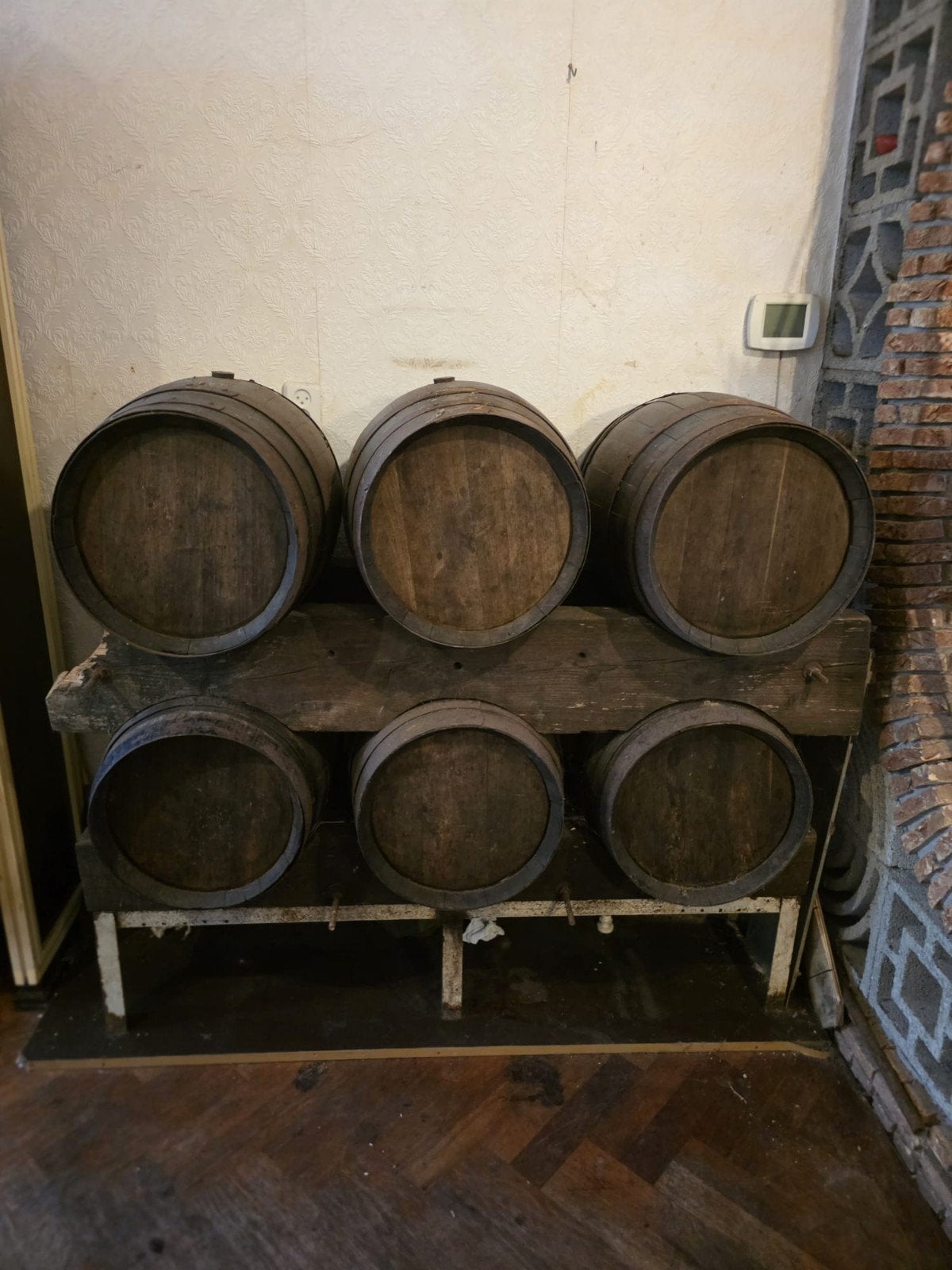 Set van 6 oude houten wijnvaten met houten rek, Ophalen of Verzenden, Hout