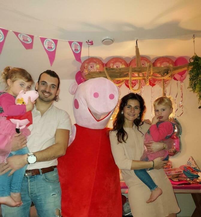 Peppa big mascotte met de allerleukste actrice op jouw feest, Ophalen, Zo goed als nieuw, Verjaardag