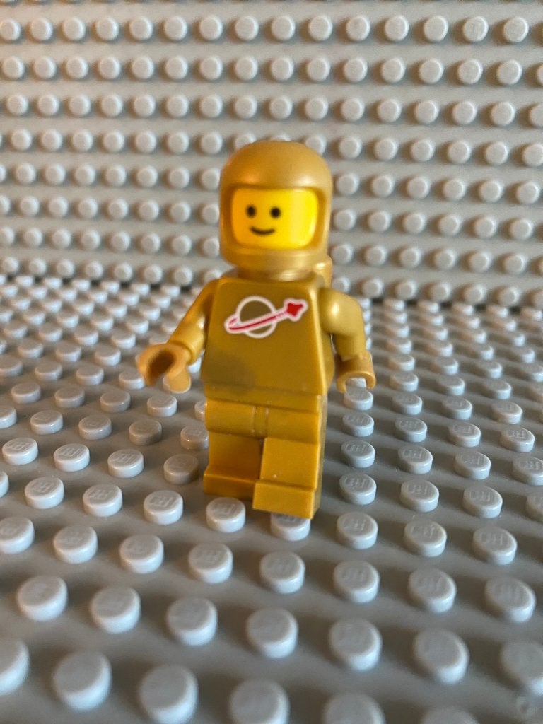 Lego minifiguur astronaut goudkleurig ( idea230 ) NIEUW !!, Lego, Nieuw, Ophalen of Verzenden, Compleet