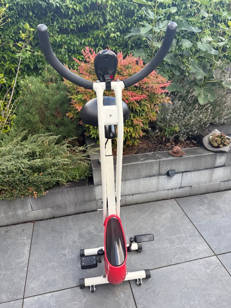 Foto 11 van hometrainer, opklapbaar en verrijdbaar (ruimtebesparend)
