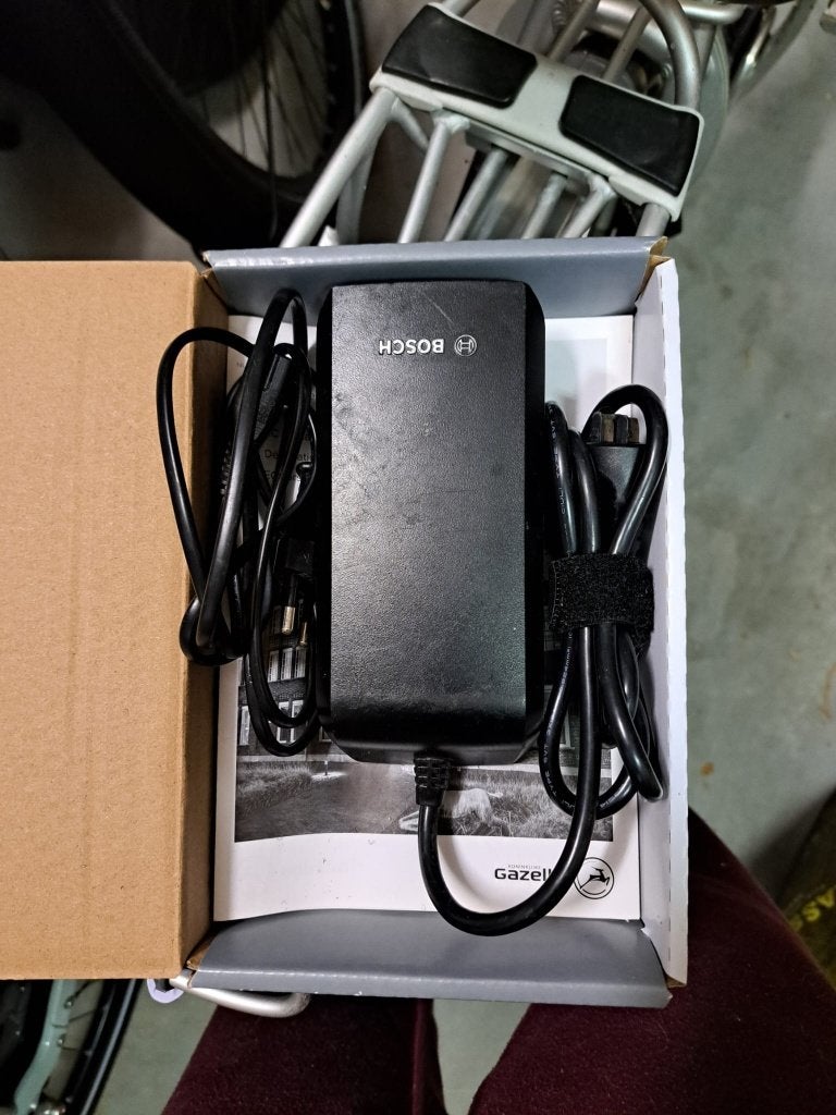 Bosch compact acculader 2A, Fietsen en Brommers, Fietsaccessoires | Fietsaccu's, Ophalen of Verzenden, Gebruikt