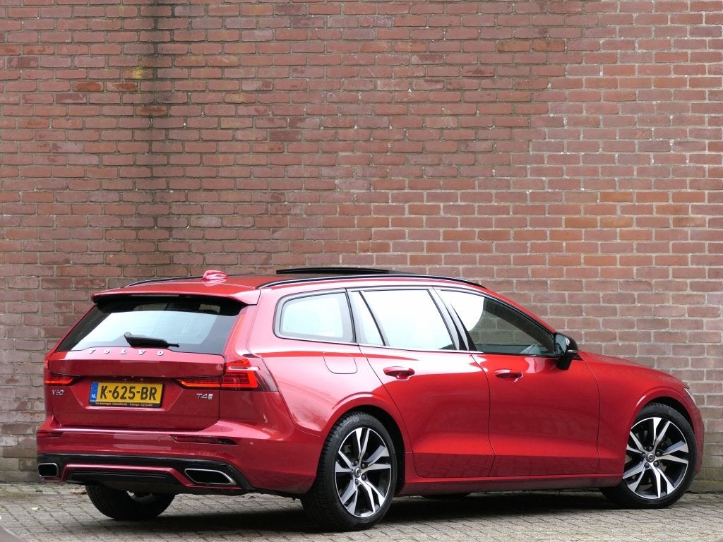 Volvo V60 T4 AUT R-Design 12 MND garantie Pilot assist / Cam, 15 km/l, Euro 6, 1603 kg, 93 €/maand