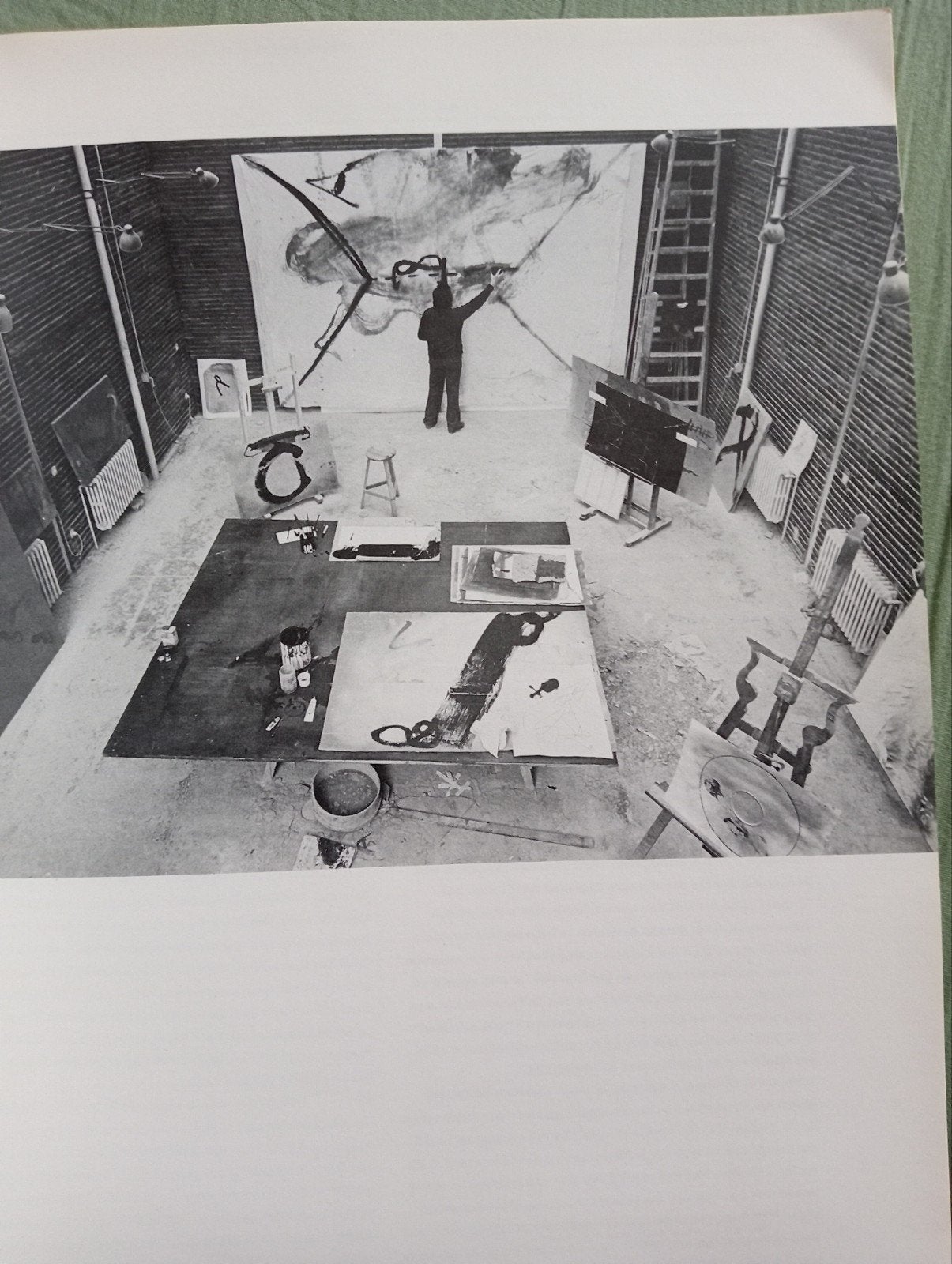 Antoni Tàpies - Kunstboek in zeer redelijke staat, Ophalen of Verzenden