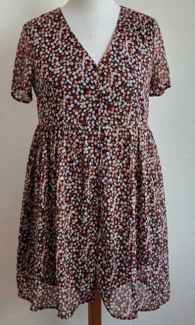 Majolica zwart jurkje met kleine bloemetjes mt. L, Kleding | Dames, Zwart, Maat 42/44 (L), Zo goed als nieuw, Boven de knie