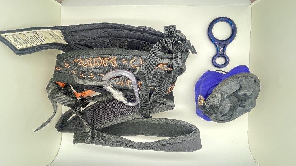 Vintage Petzl klimset: gordel, afdaalapparaat, chalkbag, Ophalen of Verzenden, Gebruikt, Klimsport-accessoire