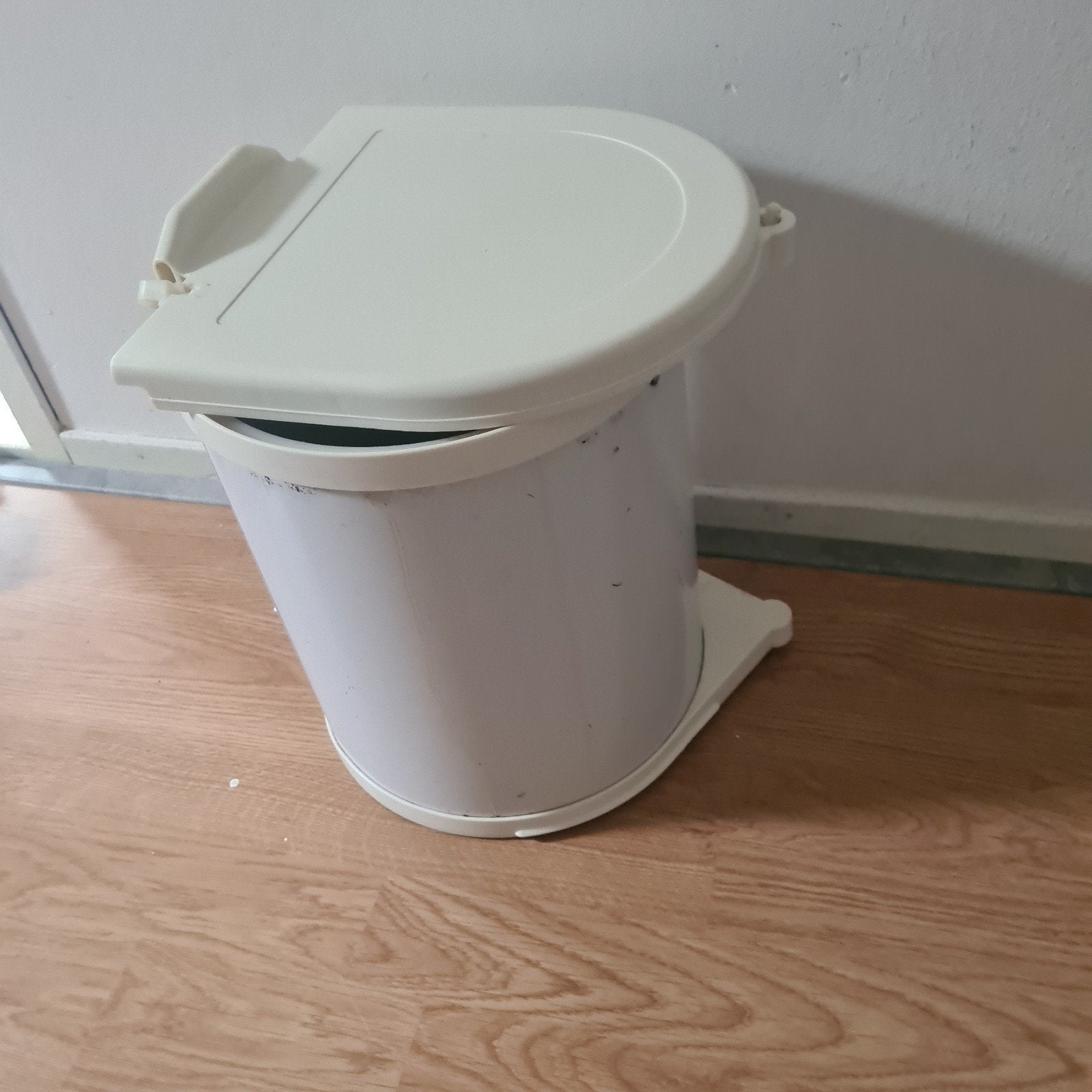 Witte inbouw afvalbak - Compact en praktisch, Ophalen of Verzenden, Gebruikt, Wit, Kunststof