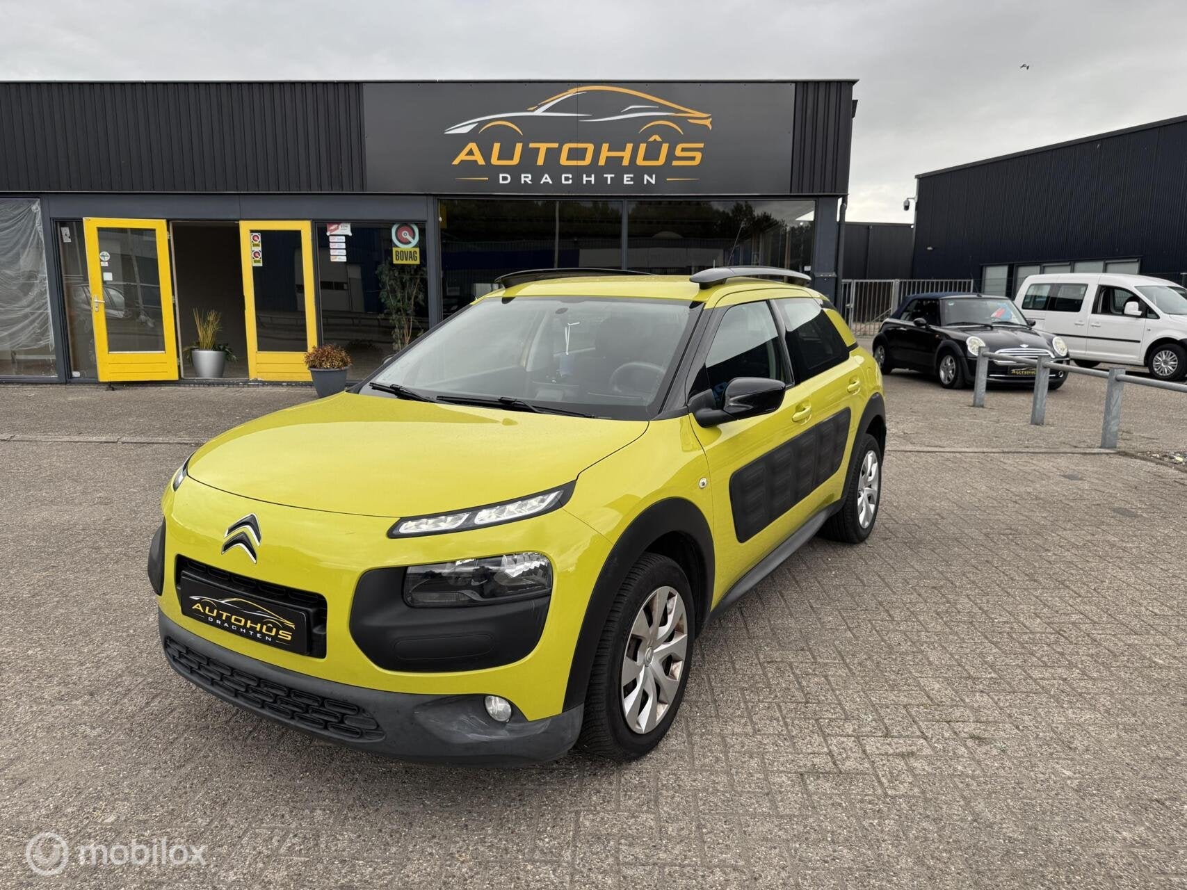 Citroen C4 Cactus 1.2 VTi Business navi 68311 km, Auto's, Voorwielaandrijving, Stof, Gebruikt, Zwart