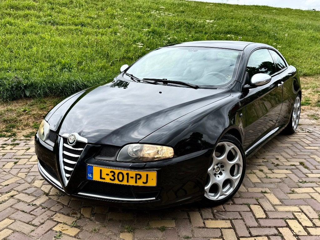 Alfa Romeo GT Blackline 2.0 JTS Selespeed 2007 104.000KM, 400 kg, Zwart, Bedrijf, USB