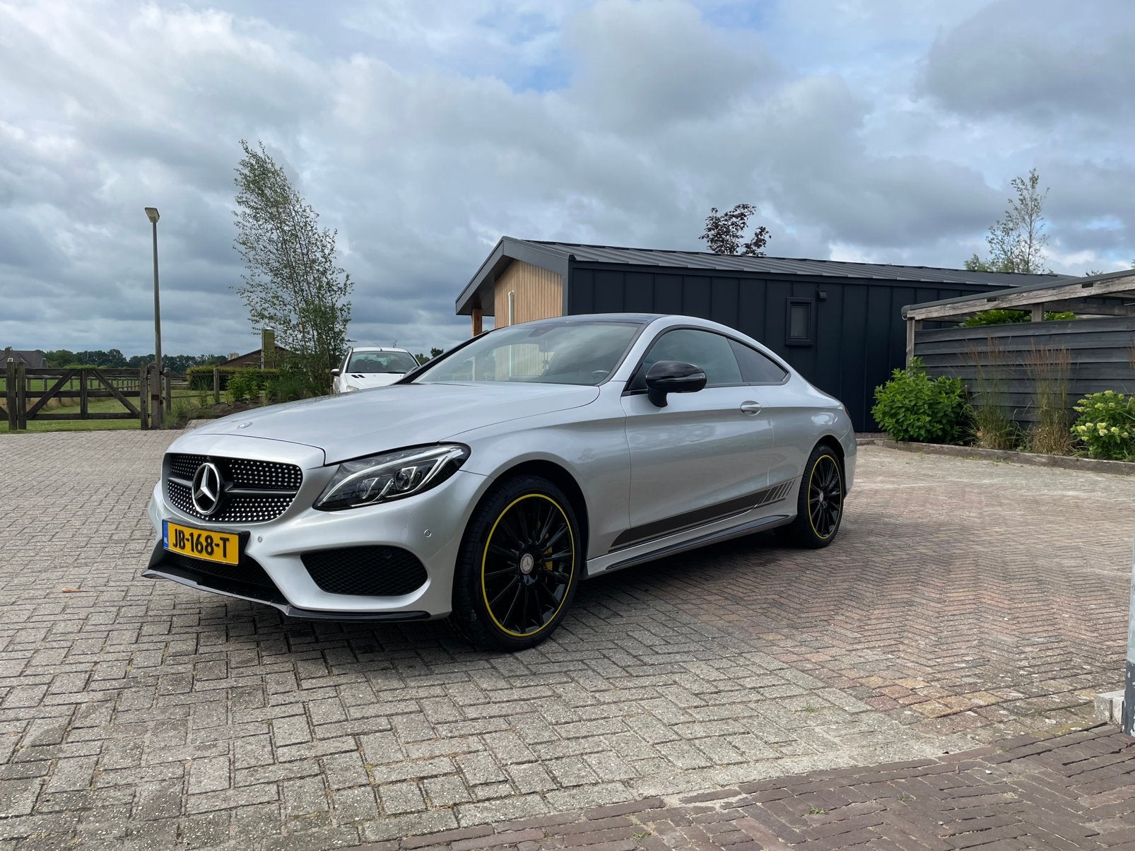 Mercedes-Benz C250 Coupé | NAP | 360 | Burmeister | Luchtv, Automaat, Achterwielaandrijving, Verwarmde buitenspiegels, Zwart