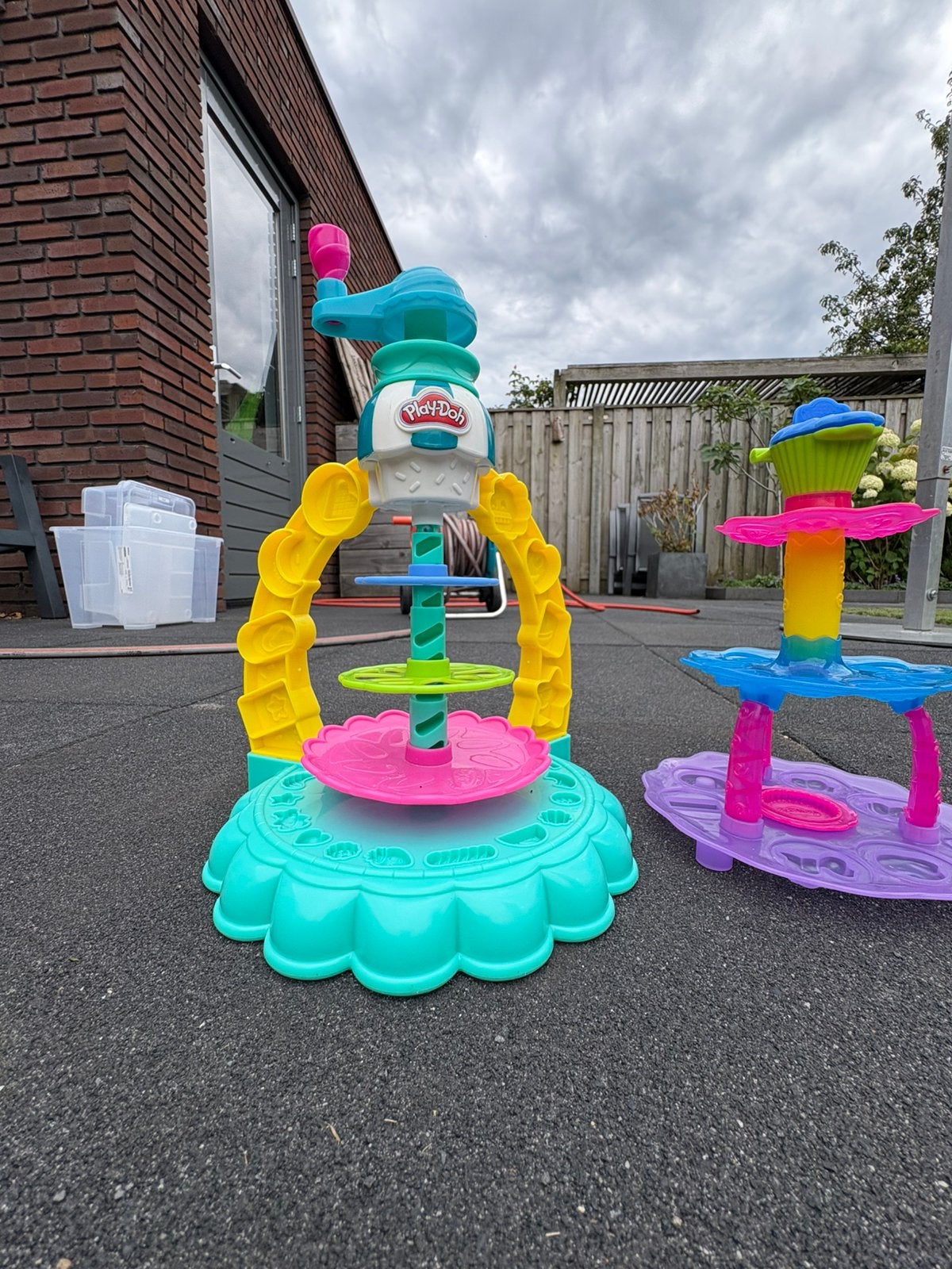 Play-Doh cupcake etagere, 2 verschillende, Ophalen of Verzenden, Zo goed als nieuw, Jongen of Meisje