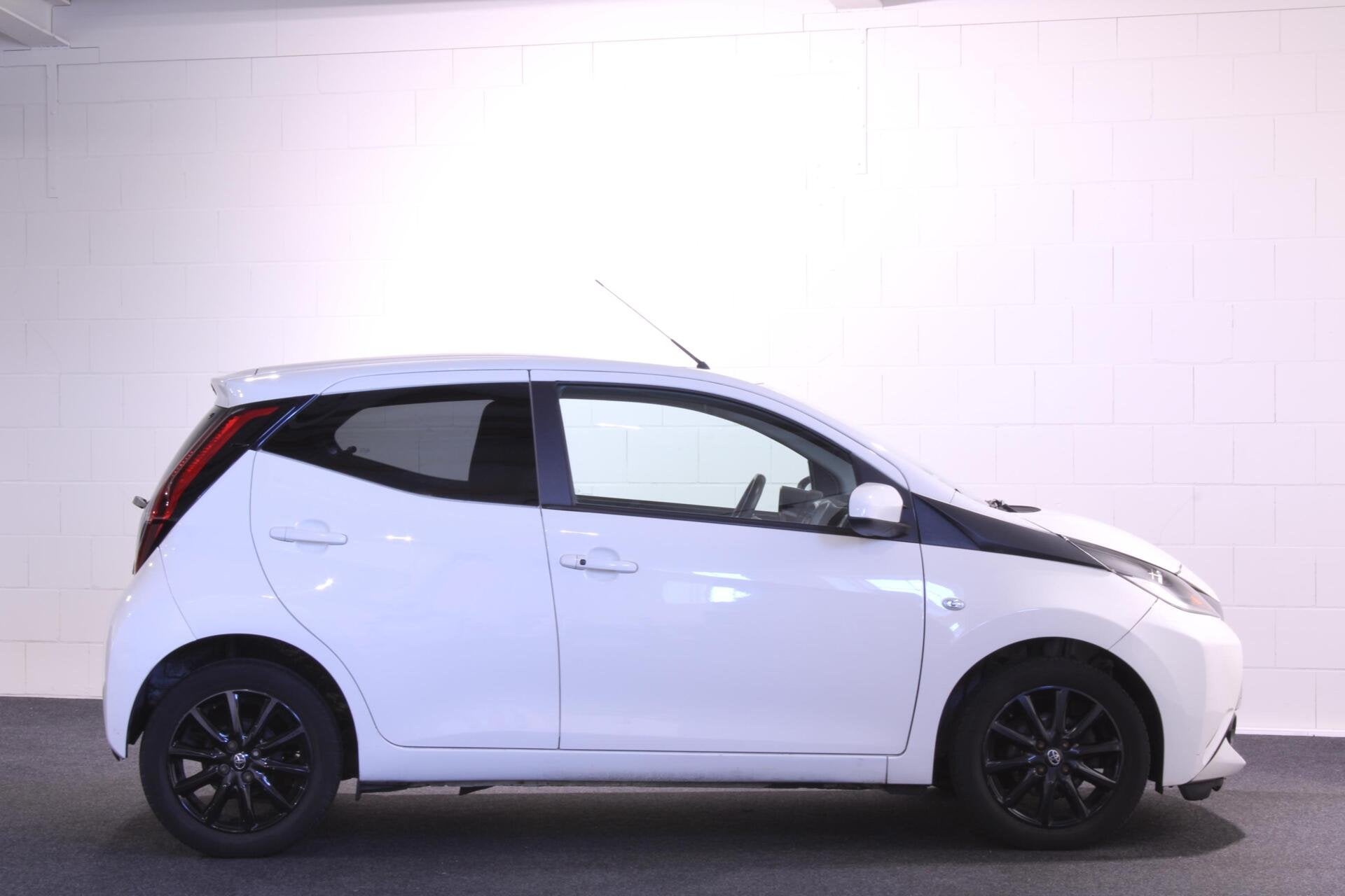 Toyota Aygo 1.0 VVT-i x-pure | Apple CarPlay | Camera | Auto, Auto's, Stof, Gebruikt, Euro 6, Met garantie (alle)