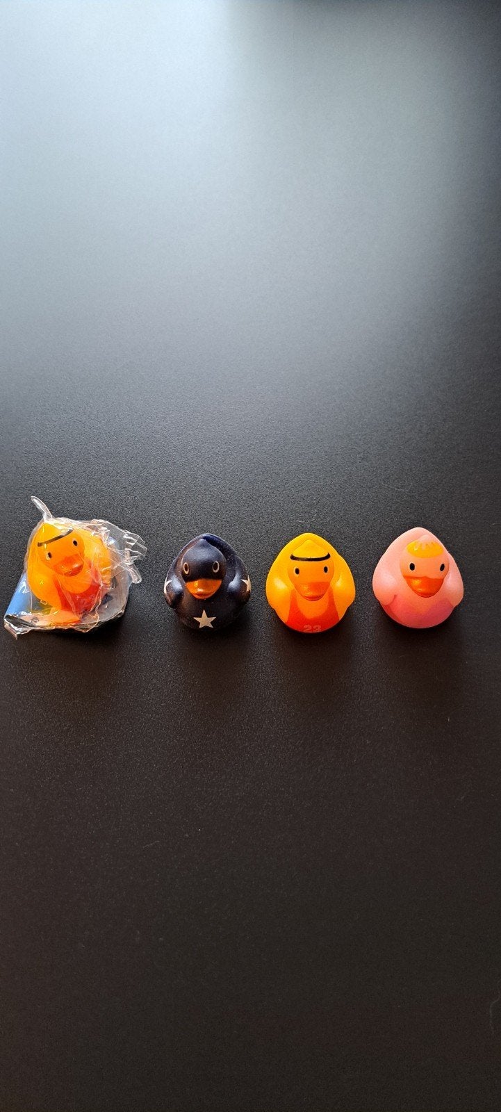 4 bad eendjes.
Leuk om mee te spelen of voor verzameling.
1, Verzamelen, Ophalen of Verzenden