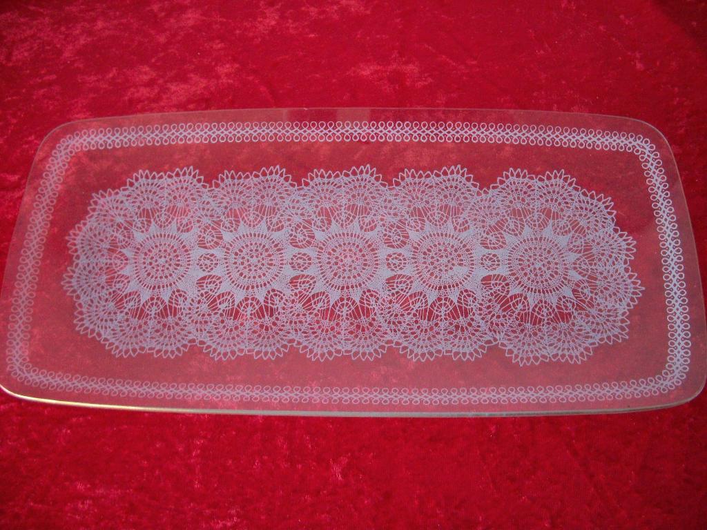 Vintage Glazen Schaal Cakeschaal - Wit Kantmotief - 34 x 16, Ophalen of Verzenden, Overige stijlen, Glas, Schaal of Schalen