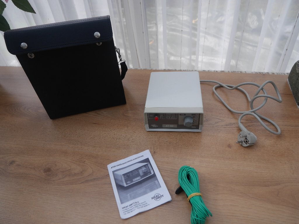 Aardlek-schakelaar tester Nieaf-Smitt , i.z.g.st., Ophalen of Verzenden, Gebruikt, Multimeter