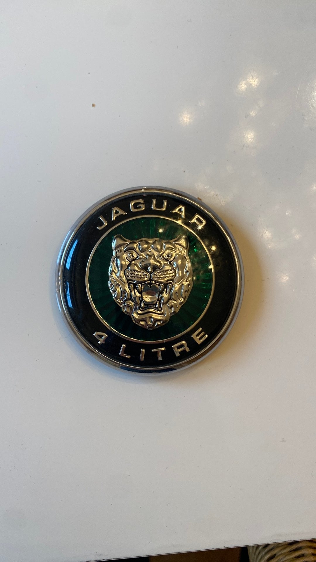 Embleem voor motorkap van Jaguar S type, Ophalen of Verzenden, 2 euro