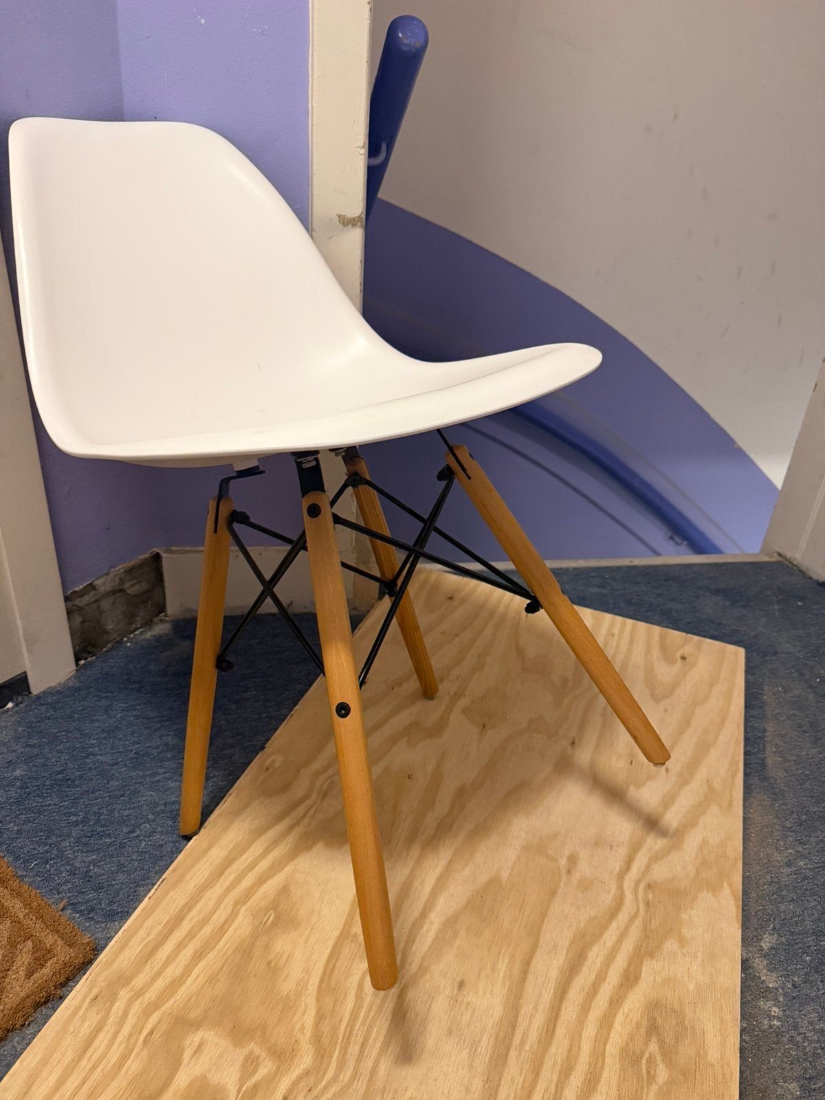 3x Eames DSW stijl stoelen, Huis en Inrichting, Ophalen, Zo goed als nieuw, Drie