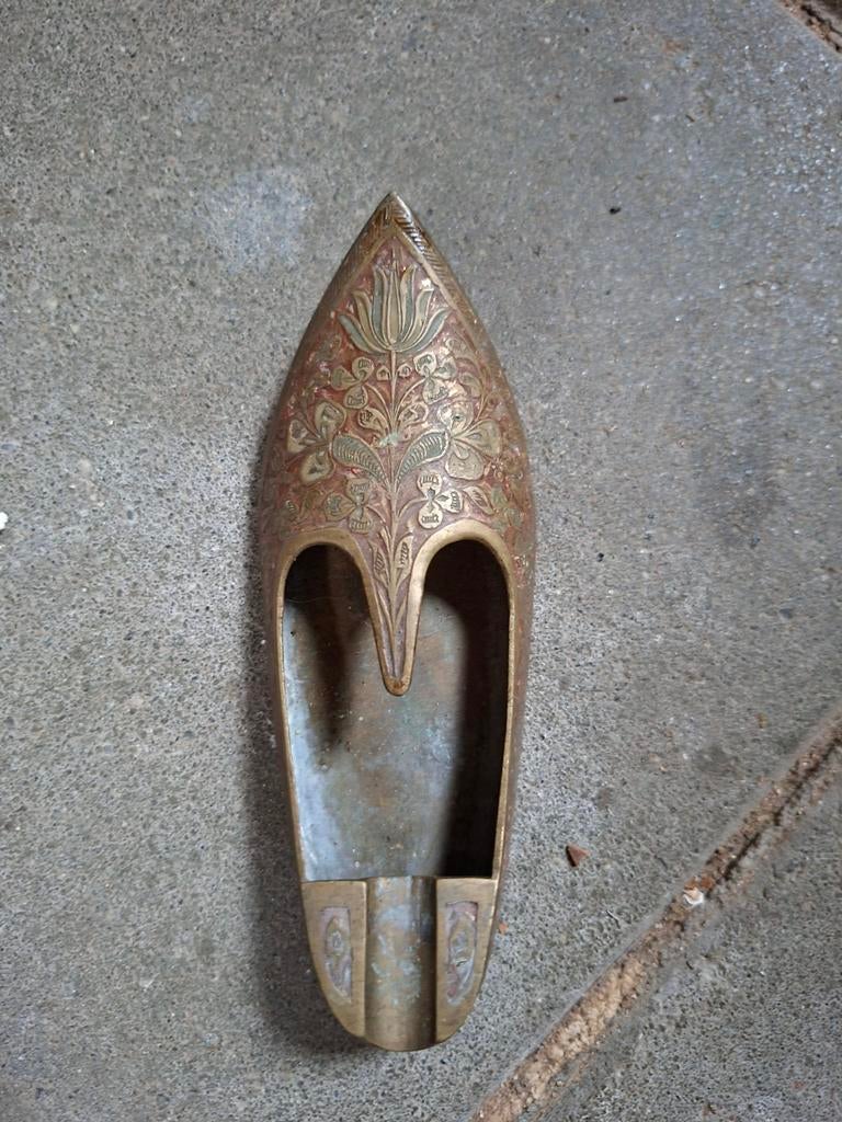 Vintage Koperen Oosterse Slipper Asbak met Bloemenpatroon, Ophalen of Verzenden, Koper