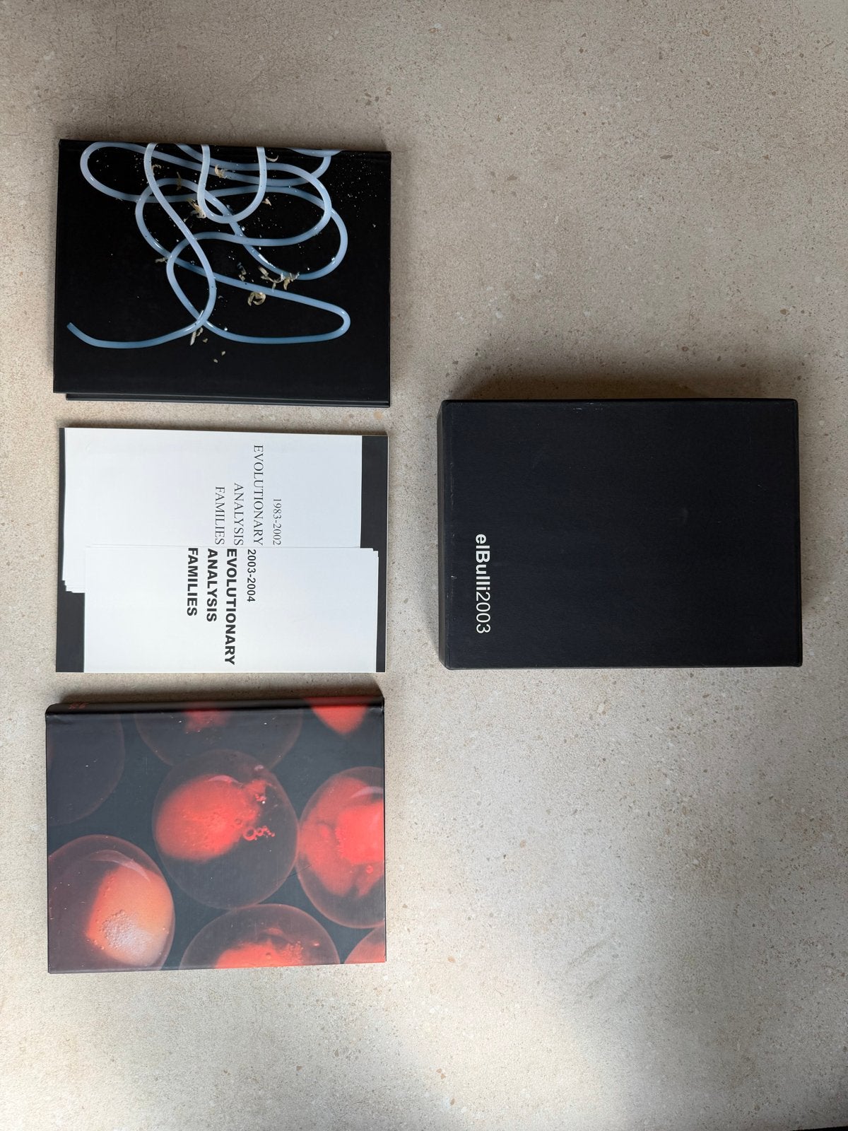 elBulli 2003 & 2004 - Twee revolutionaire kookboeken, Ophalen of Verzenden, Zo goed als nieuw, Europa, Voorgerechten en Soepen