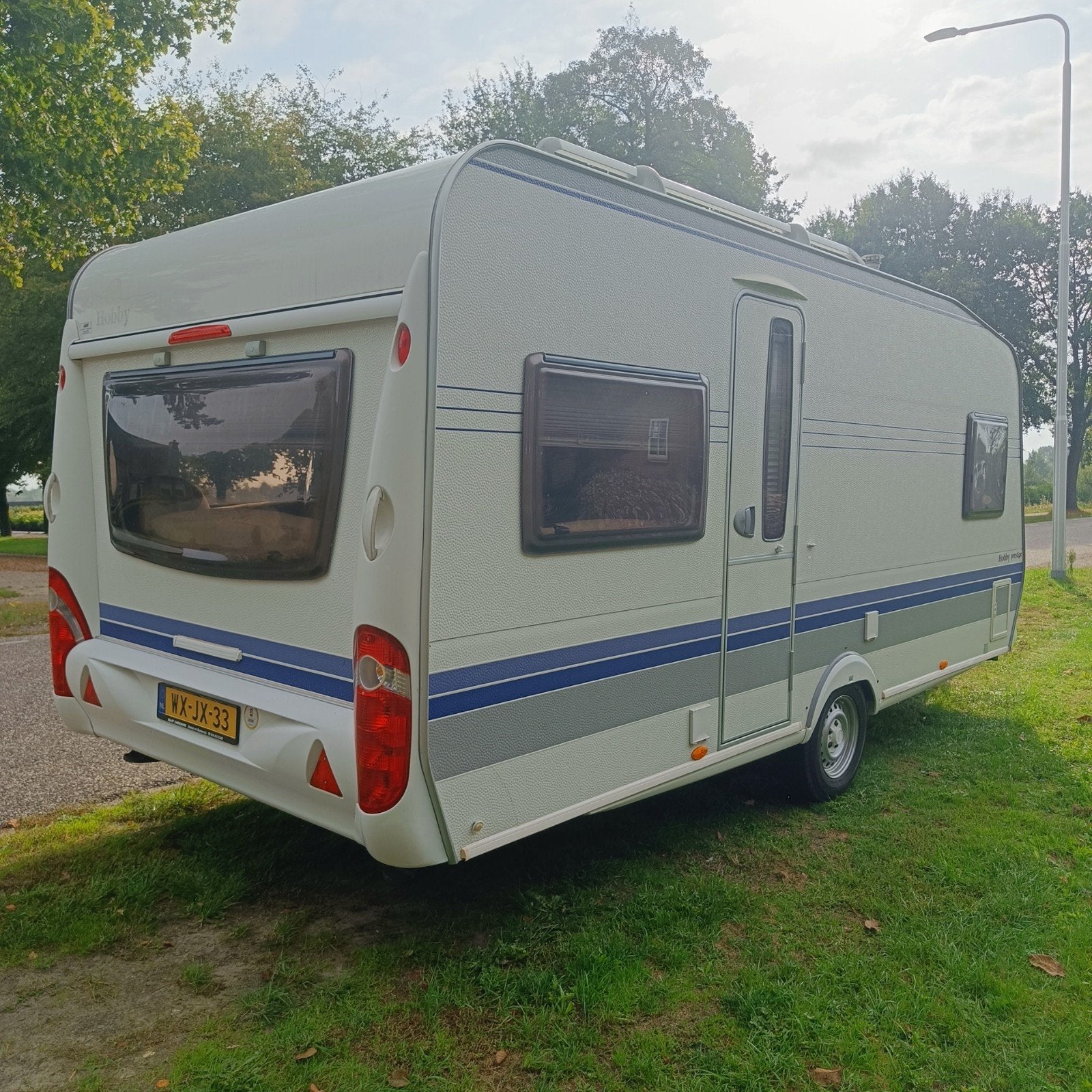 HOBBY 495 UFE BJ 2007+NIEUWE DOREMA MONZA 240 VOORTENT, Caravans en Kamperen, Rondzit, Hobby, Bedrijf, Frans bed