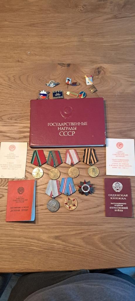USSR Medailles, Pins & Documentatie met Boek, Ophalen of Verzenden, Overige soorten, Overige gebieden, Lintje, Medaille of Wings