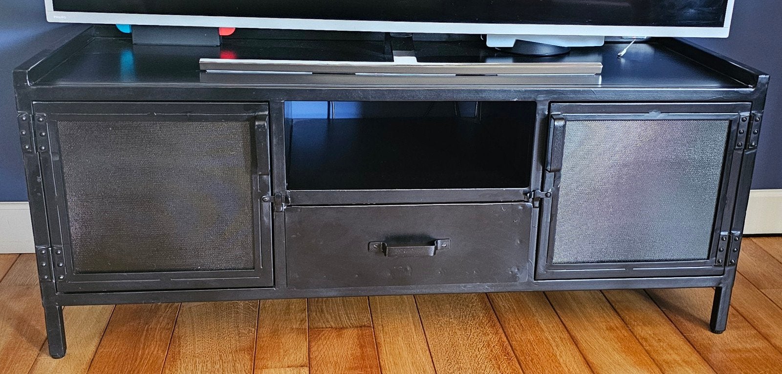 zwart metalen  industriele TV kast, Ophalen, Gebruikt, 100 tot 150 cm, Zwart metaal