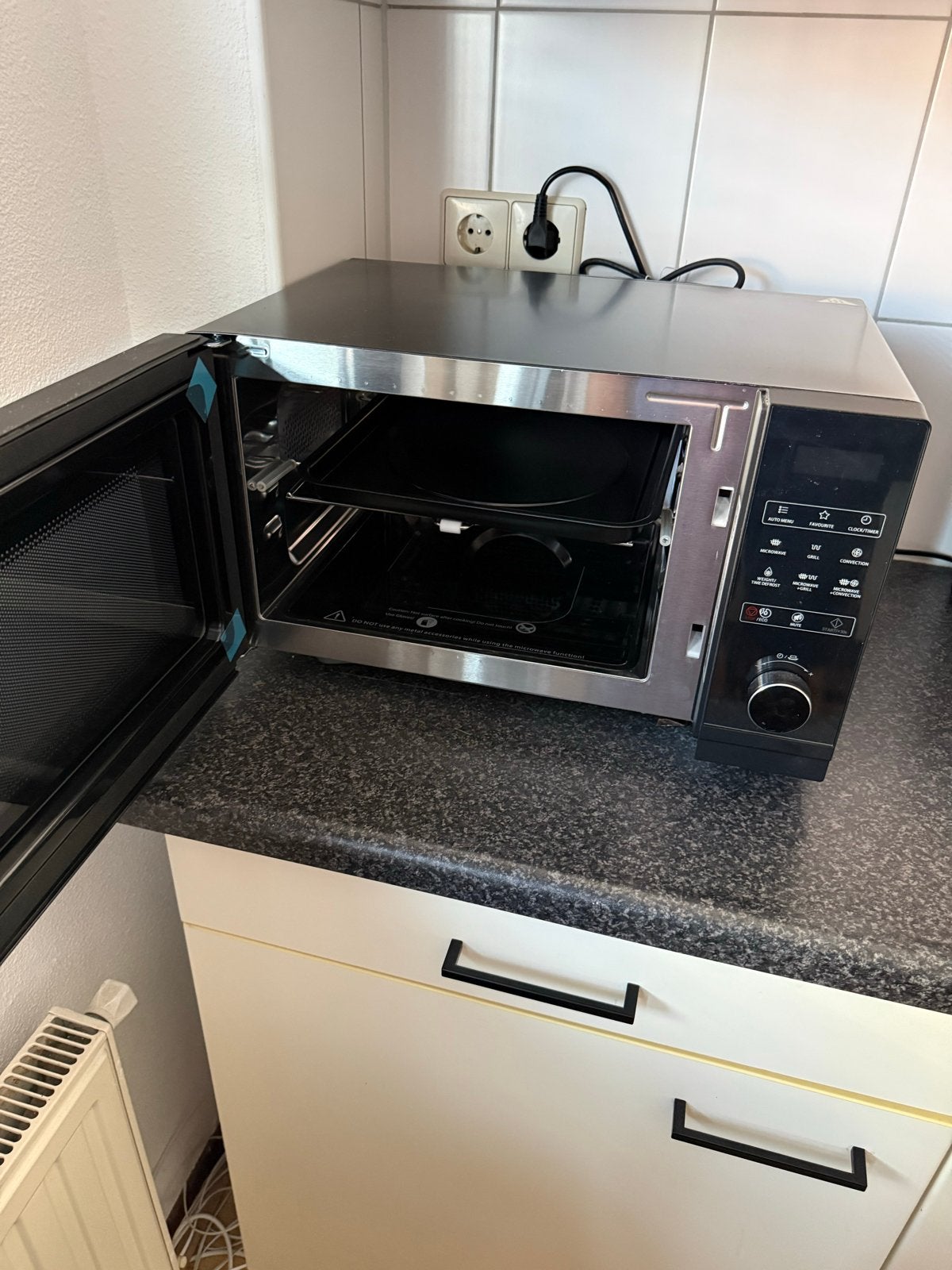 Sharp combimagnetron - Zo goed als nieuw, Ophalen, Combimagnetron, Grill, Zo goed als nieuw