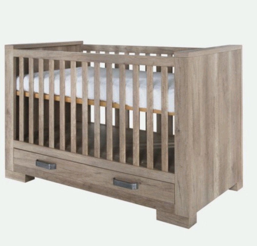 Ledikant Kidsmill Brent Babybed Oldwood 70x140 cm 2 lades, Ophalen, Zo goed als nieuw, Lattenbodem, Minder dan 140 cm