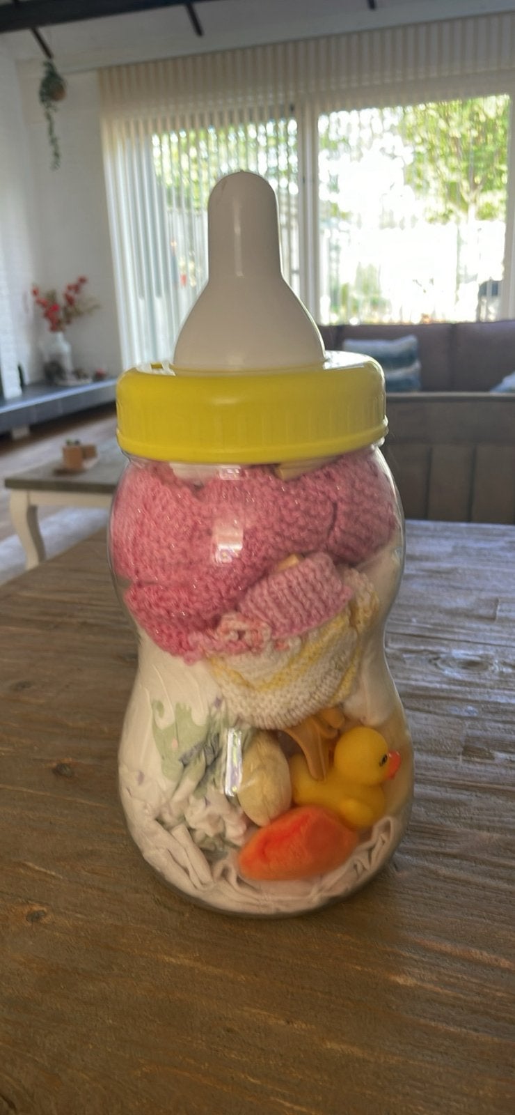 Kraamcadeau meisje babyfles tevens spaarpot de laatste, Ophalen, Zo goed als nieuw