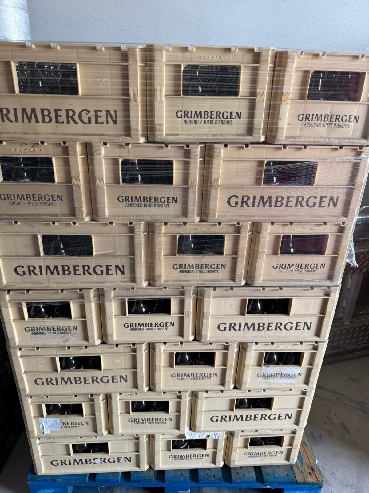 1 euro per krat Lege grimber kratten met bierfles, Doe-het-zelf en Verbouw, Kratten en Dozen, Ophalen, Zo goed als nieuw, Krat