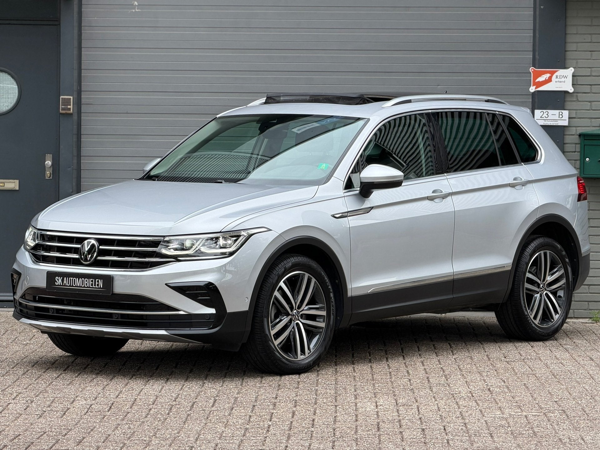 Volkswagen Tiguan 2.0 TSI 4Motion automaat elegance panorama, Auto's, Automaat, 15 km/l, Gebruikt, Zwart